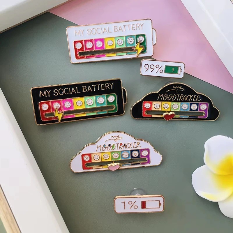 Funny Social Battery Slider Pin – 7-Mood Expression Badge, Cute Interactive Pin