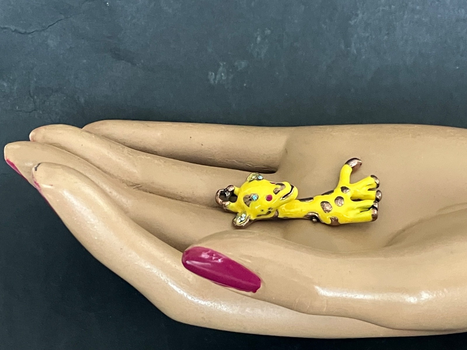 Vintage Betsey Johnson “A Day At The Zoo” Cute Yellow Giraffe Pendant