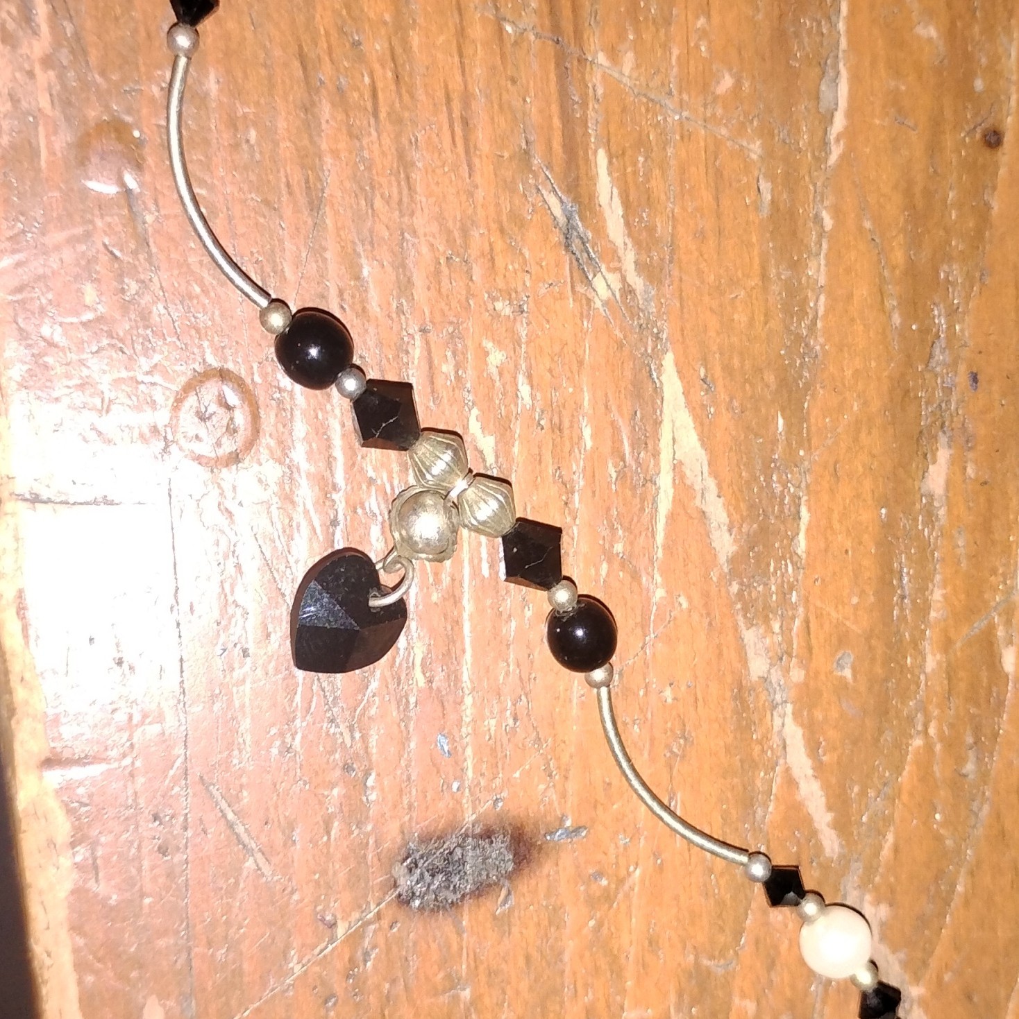 Black & White Glass Beaded Necklace Heart Charm Pendant Magnetic Clasp Closure