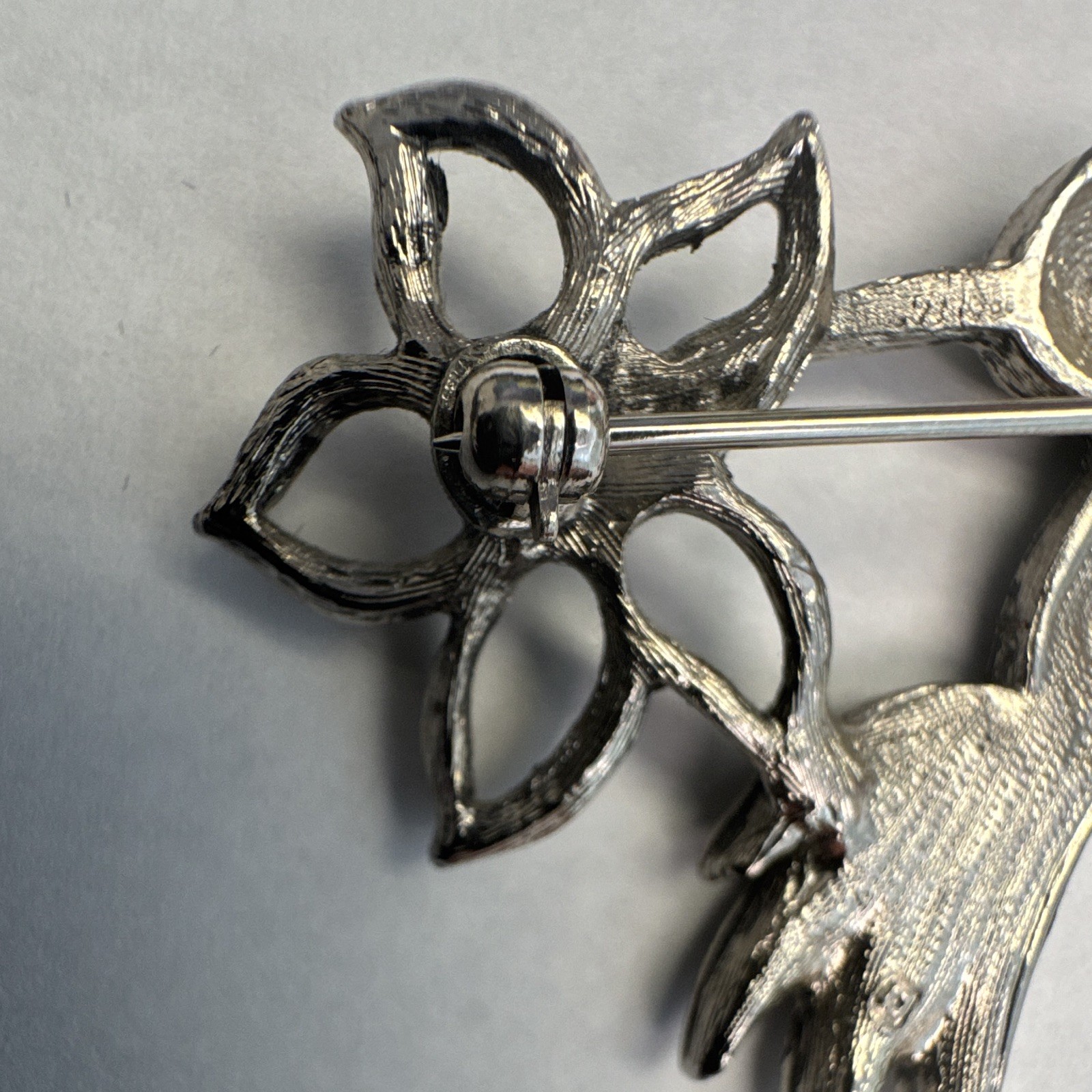 Avon Signed Hummingbird & Flower Brooch Pin Silver Tone Clear Pavé 2.5in