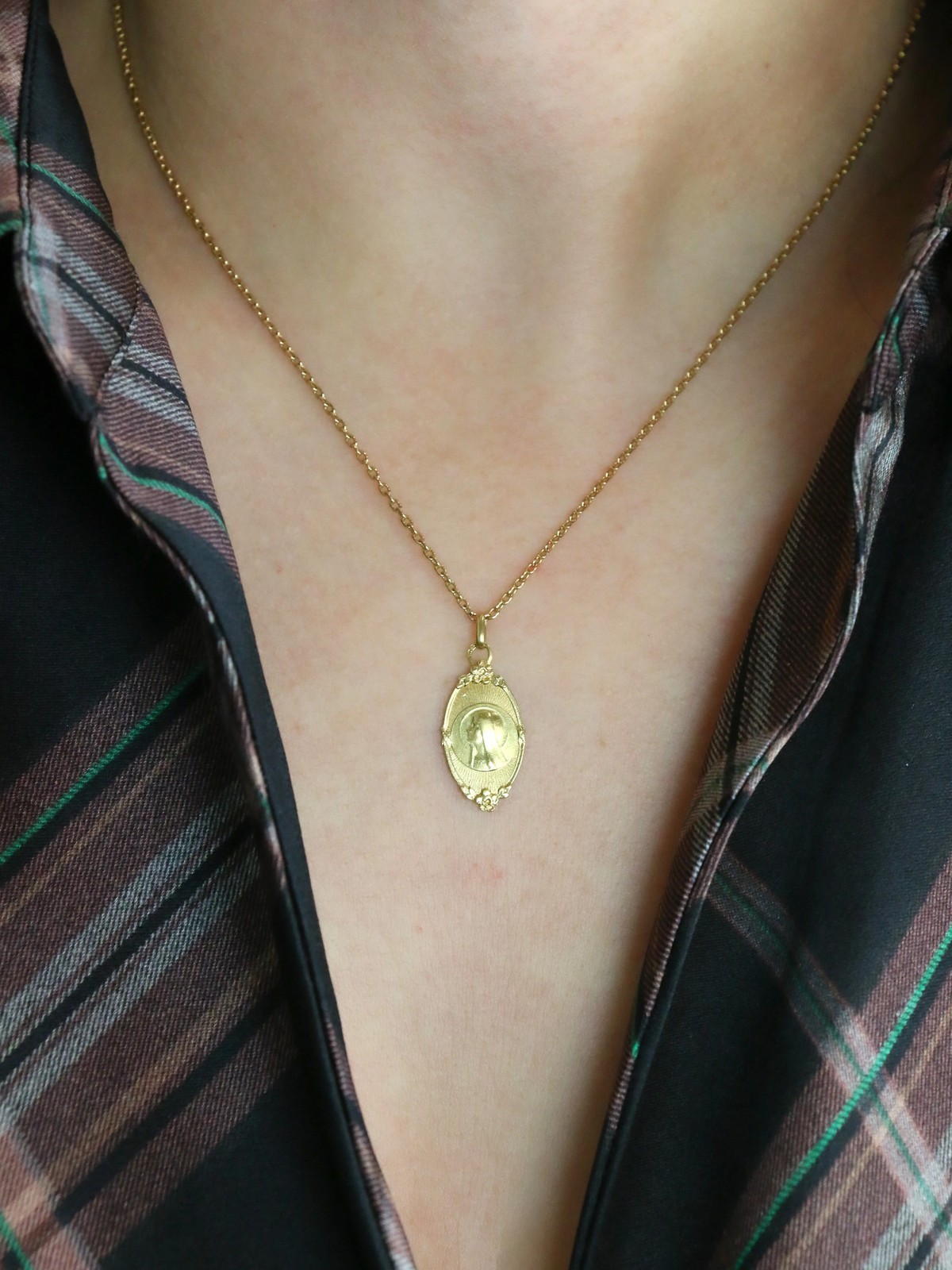 Art Nouveau religious medal in yellow gold