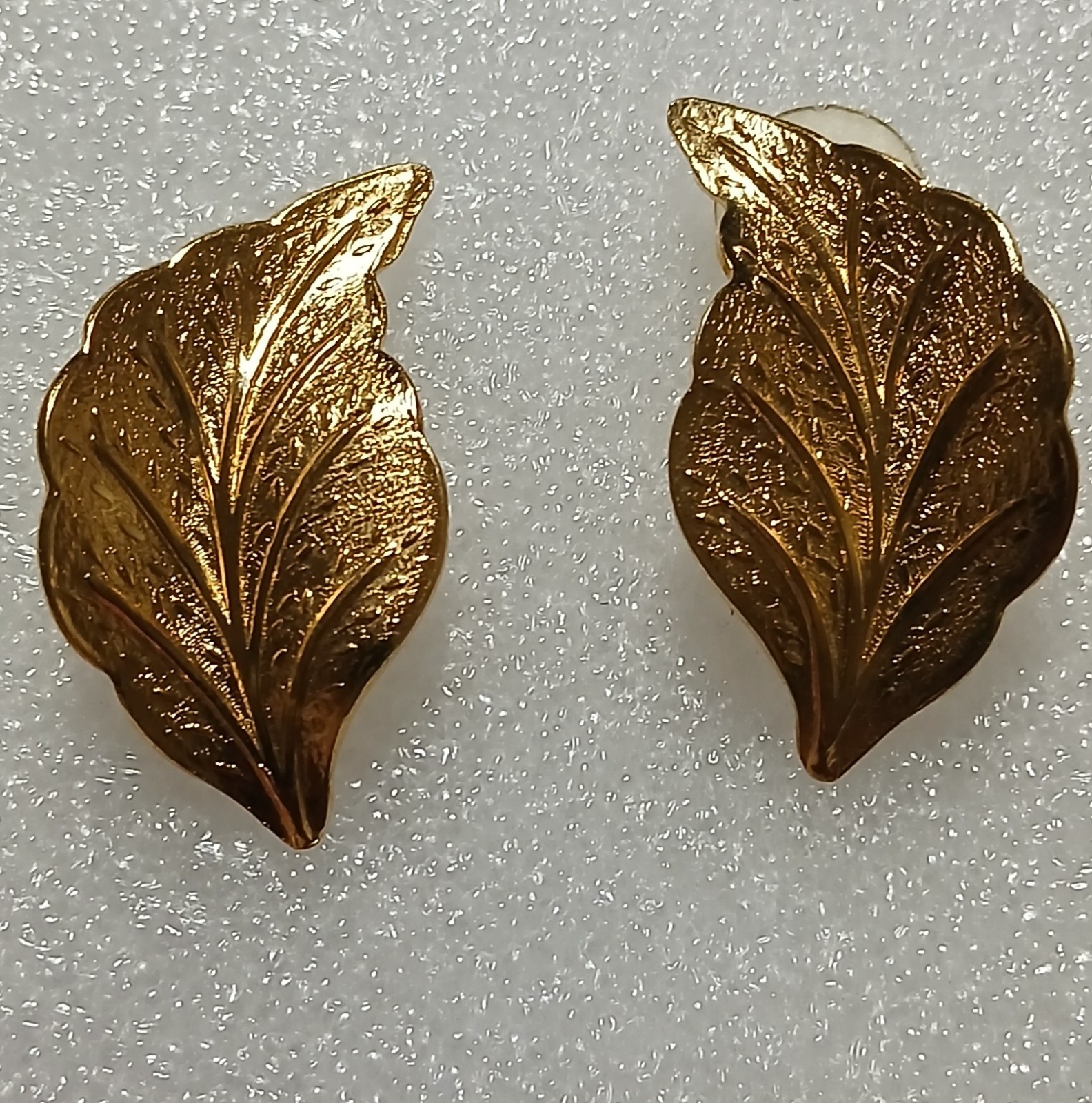 Gold Tone Leaf Stud Earrings Butterfly Back No Stone 1 1/2 in