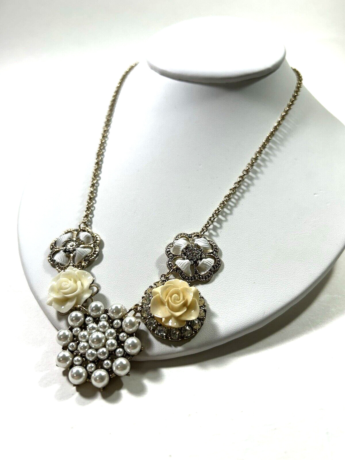 ETC! Statement Daisy Necklace w/Clear Rhinestone Centers 18 1/2″ w/2″ Ext