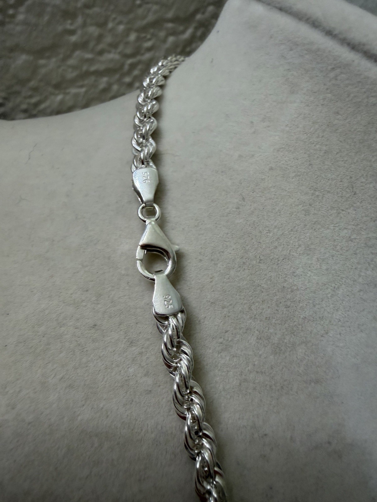 18 inch 4.5mm – 925 Sterling Silver Rope Chain & Moissanite Praying Hands