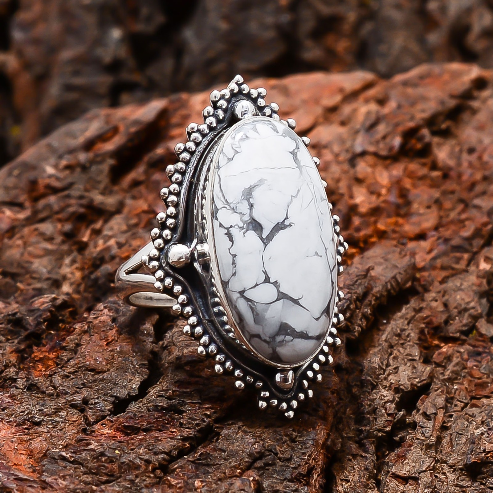 White Howlite – United States Sterling Silver Bold Oval Statement Ring S.7.5 R17
