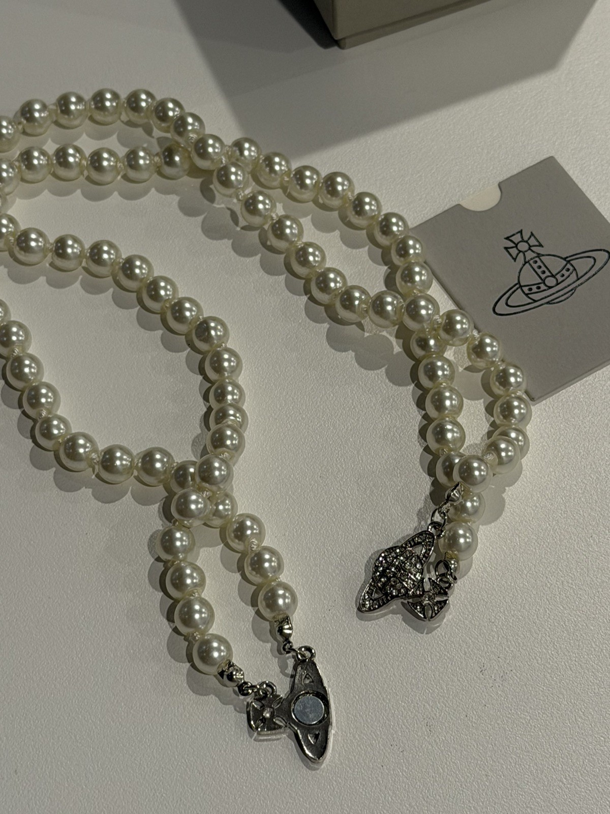 VW Two Row Pearl Bas Relief Choker – Silver