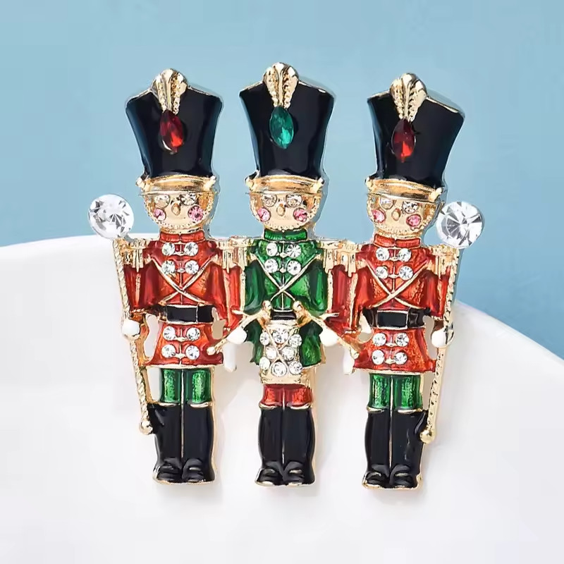 Royal Guard Enamel Brooch Soldier Lapel Pin Metal Badge Hat Jewelry Gift