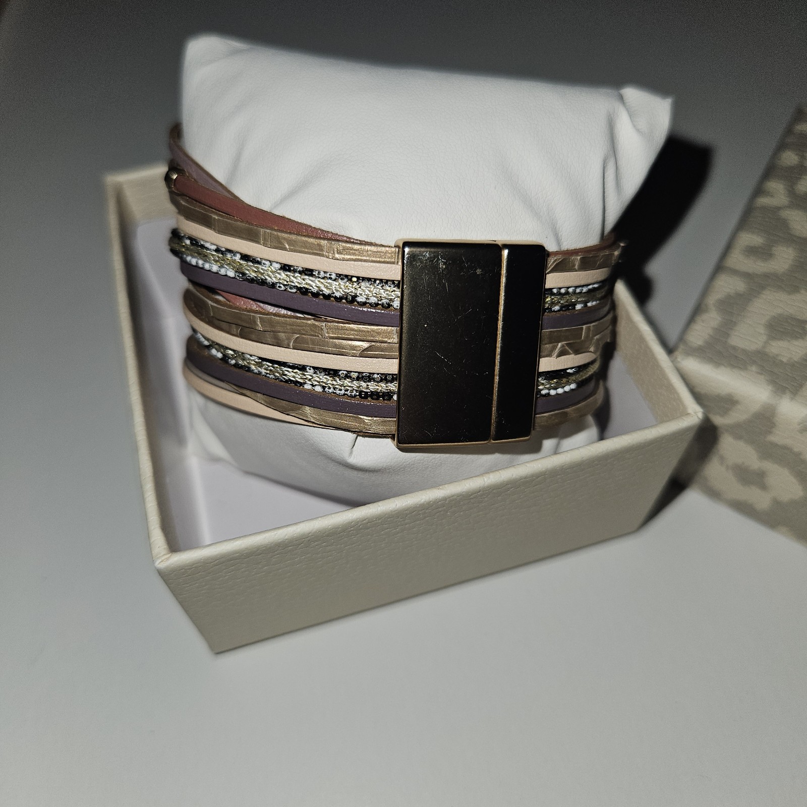 Saachi Magnet Closure Bracelet