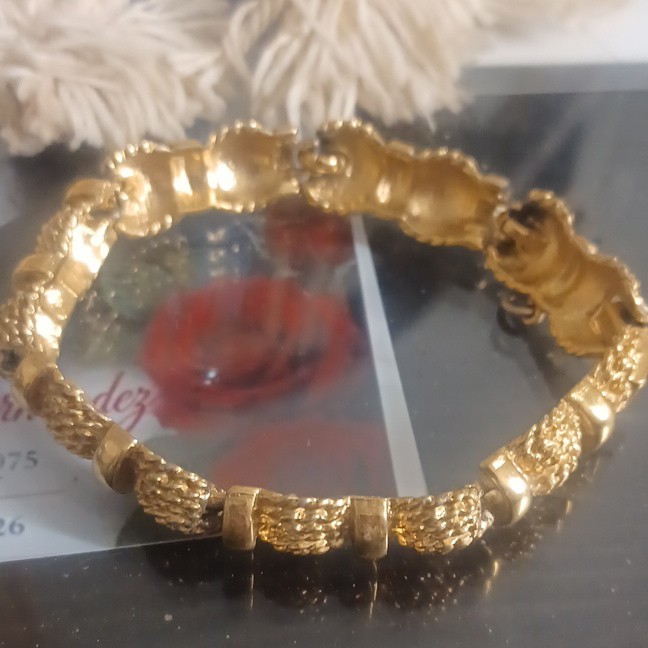 Monet Gold Tone Textured Link Chain Bracelet Box Clasp Signed
