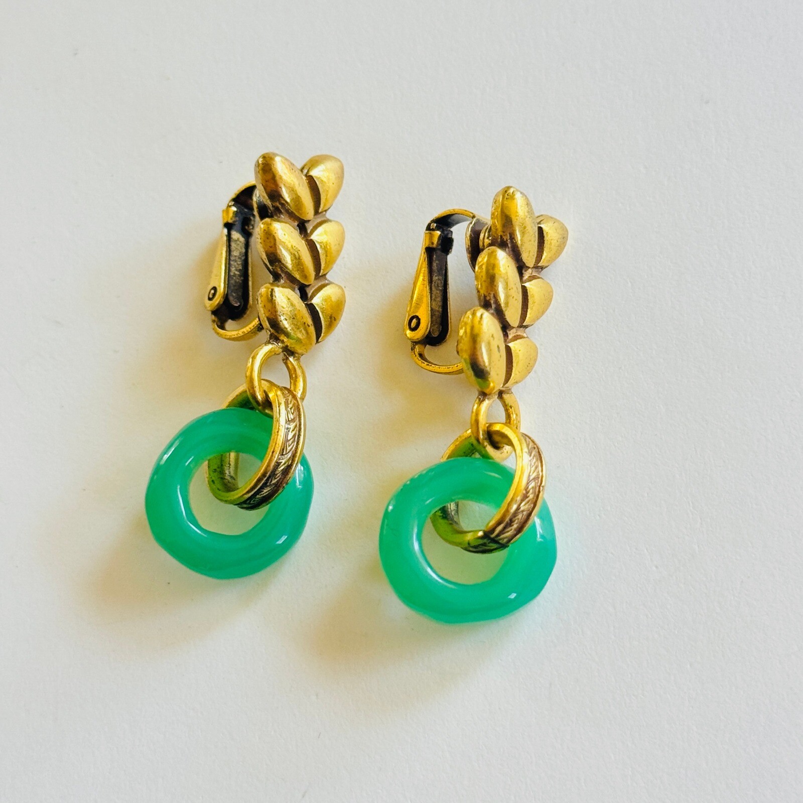 Cushka Regal Leaf Glass Earrings gold Feathered hoop Clip Designer green rare
