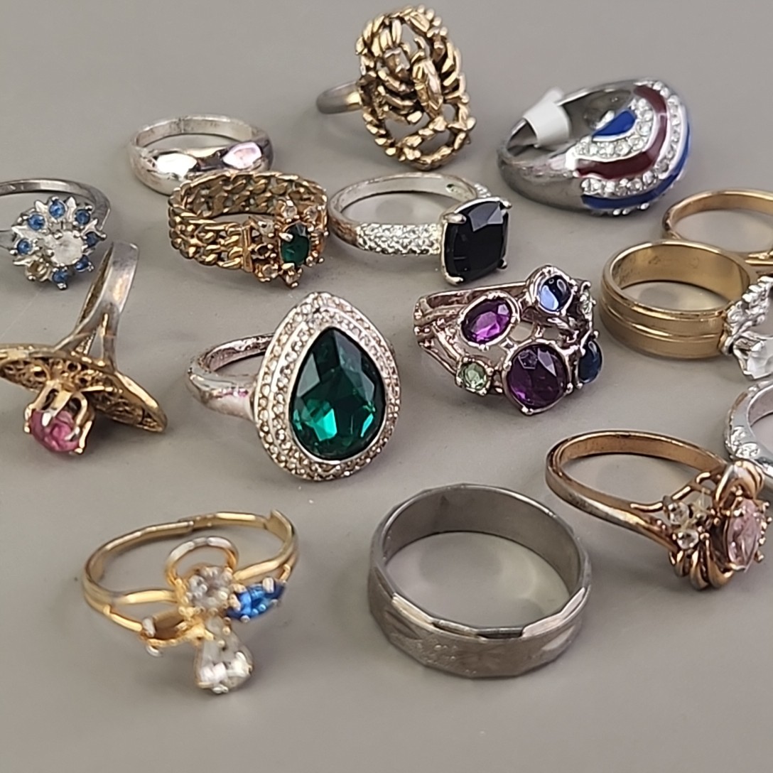 Ring Lot of 16 Rhinestones Multi Tone Various Sizes 6-8