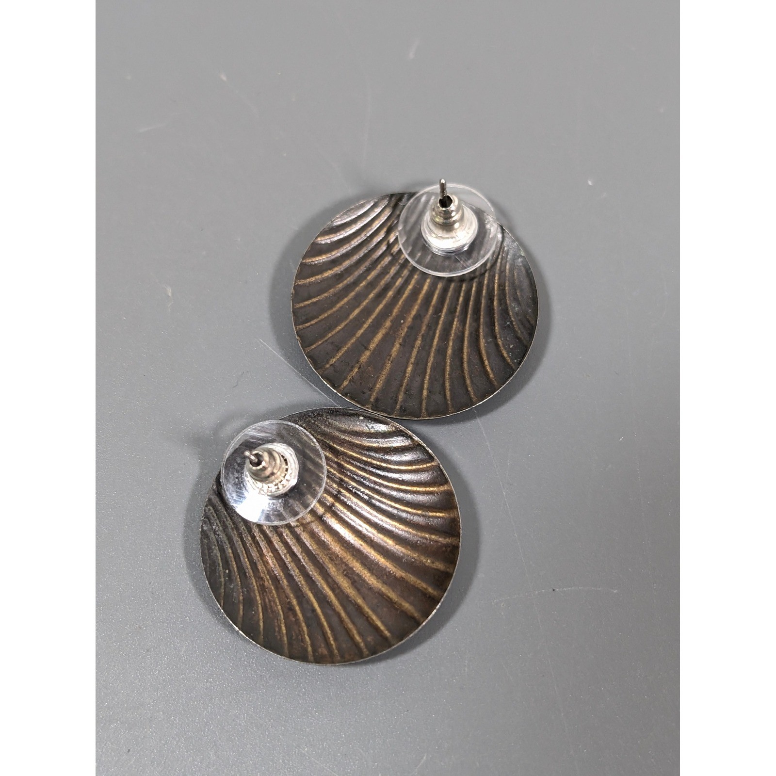 Bronze Tone Scallop Shell Earrings Ribbed Sunburst Art Deco Style Pierced