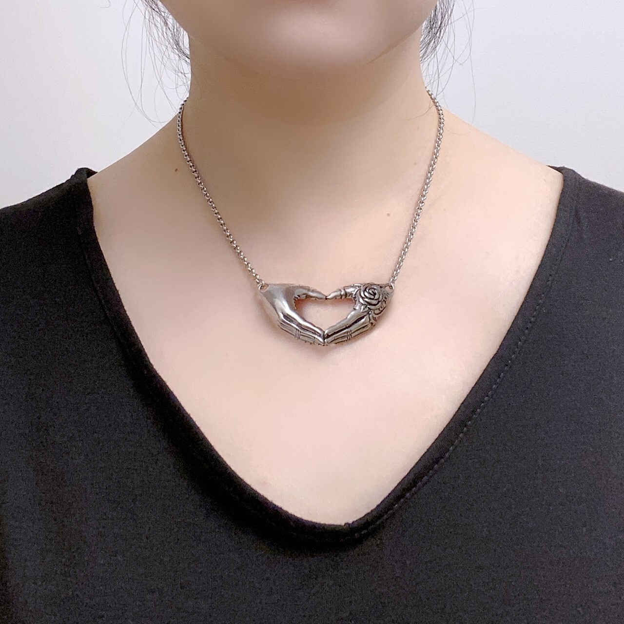 Heat Hand necklace Rose tattoo Friendship Pendant Stainless Steel Controse