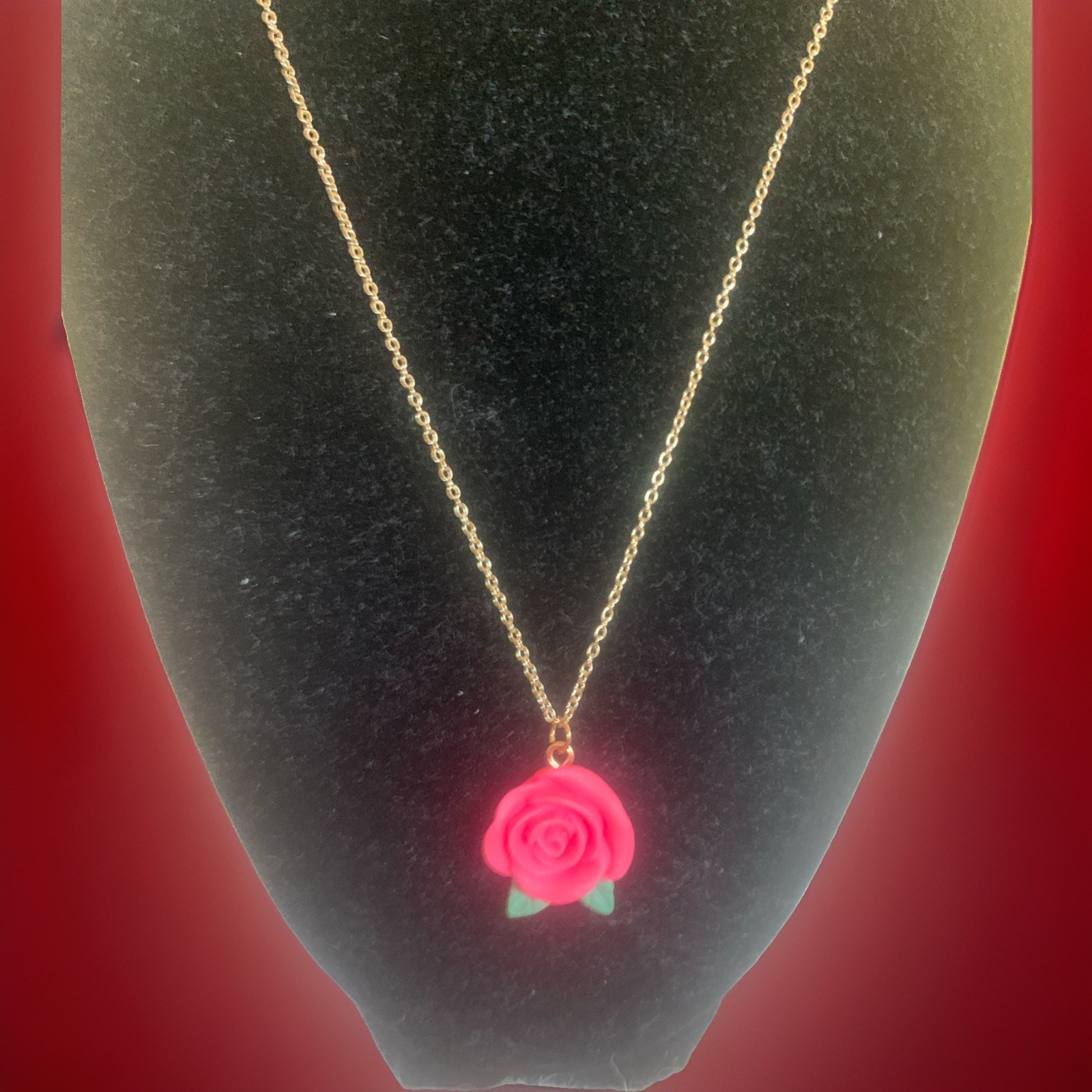 NWOT Pink Rose Pendant Necklace Gold Tone Chain Green Leaves Resin Flower Charm