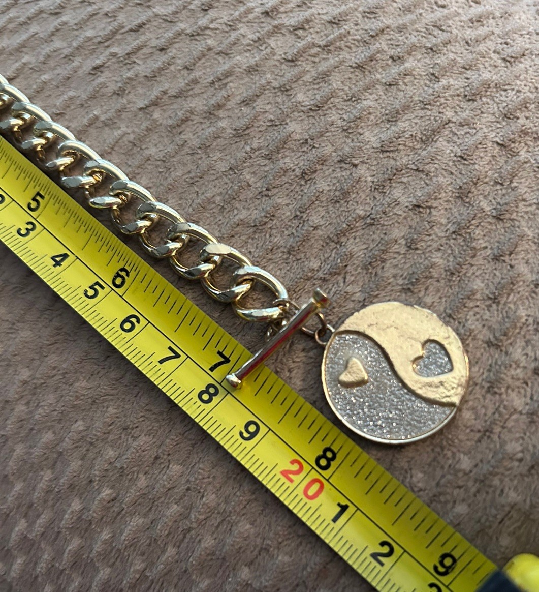 Bracelet Gold Tone Yin Yang Charm T Bar Style Clasp Approximately 8.5” No Mark