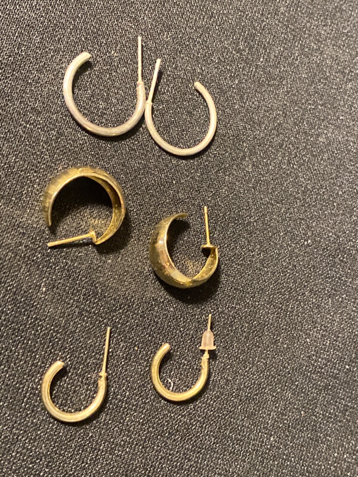 Lot Of 13 Sets Hoop Pierced Earrings Silver/Gold Tone Green Enamel C-Hoop ++
