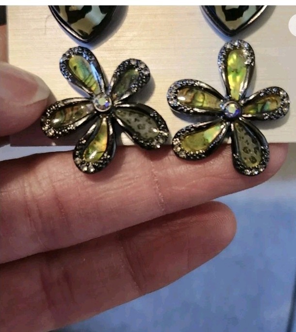 Vintage Guess Hearts Flowers Blue Acrylic Resin Faux Abalone Stud Earrings NWT