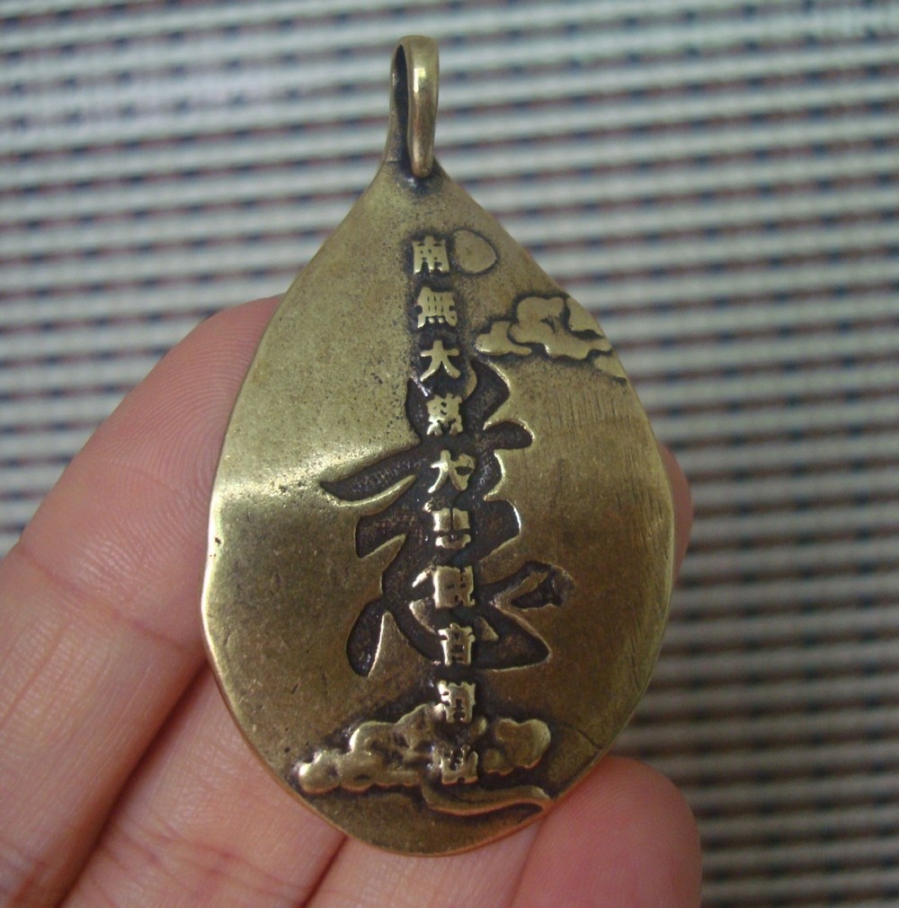 Vintage Brass Guanyin Metal Charm Pendant Leaf-Shaped Bodhisattva Amulet