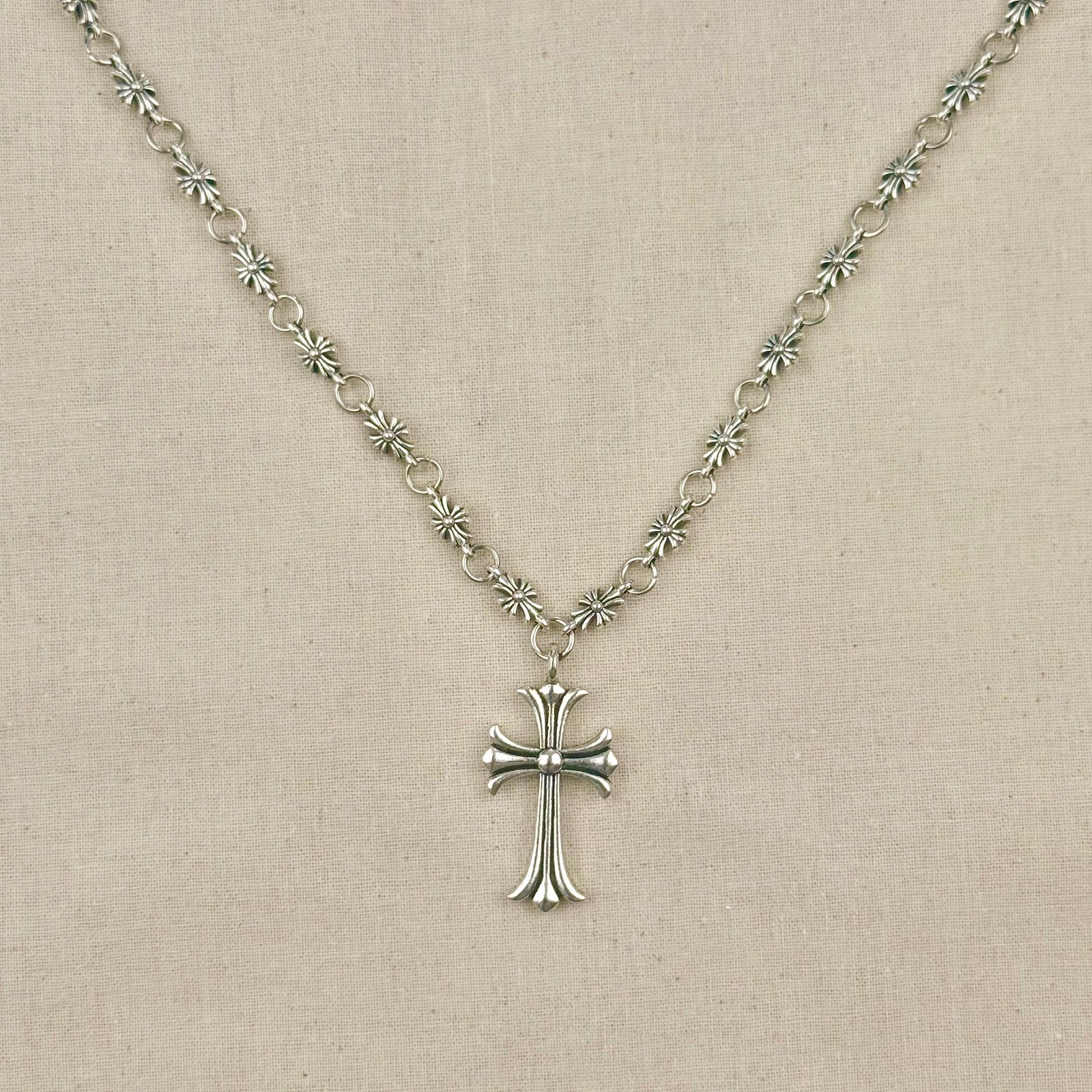 Y2K Silver Gothic Cross Necklace Unisex 22″ Simple Chain Great Quality