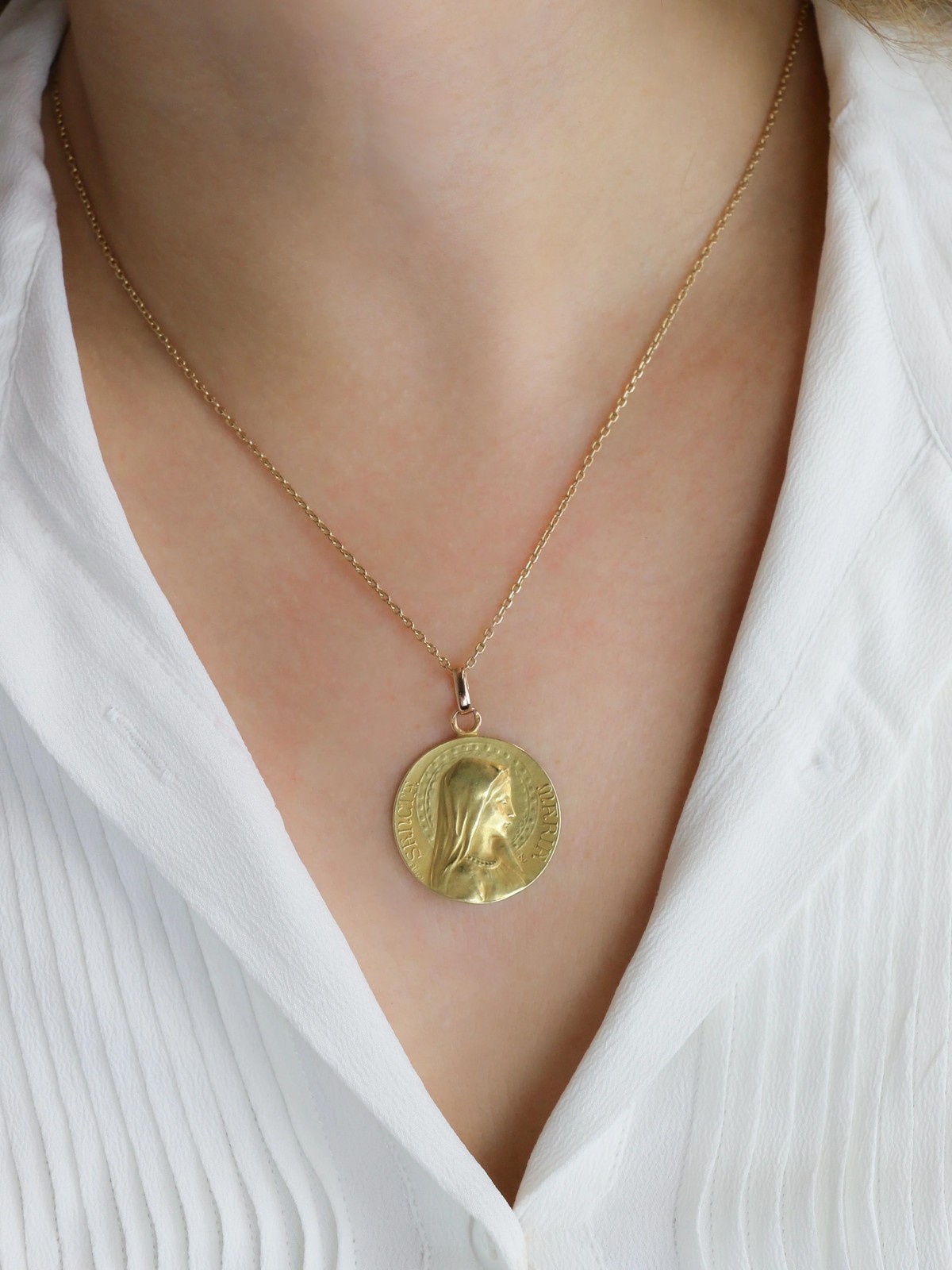 DROPSY Art Nouveau Sancta Maria medal in yellow gold