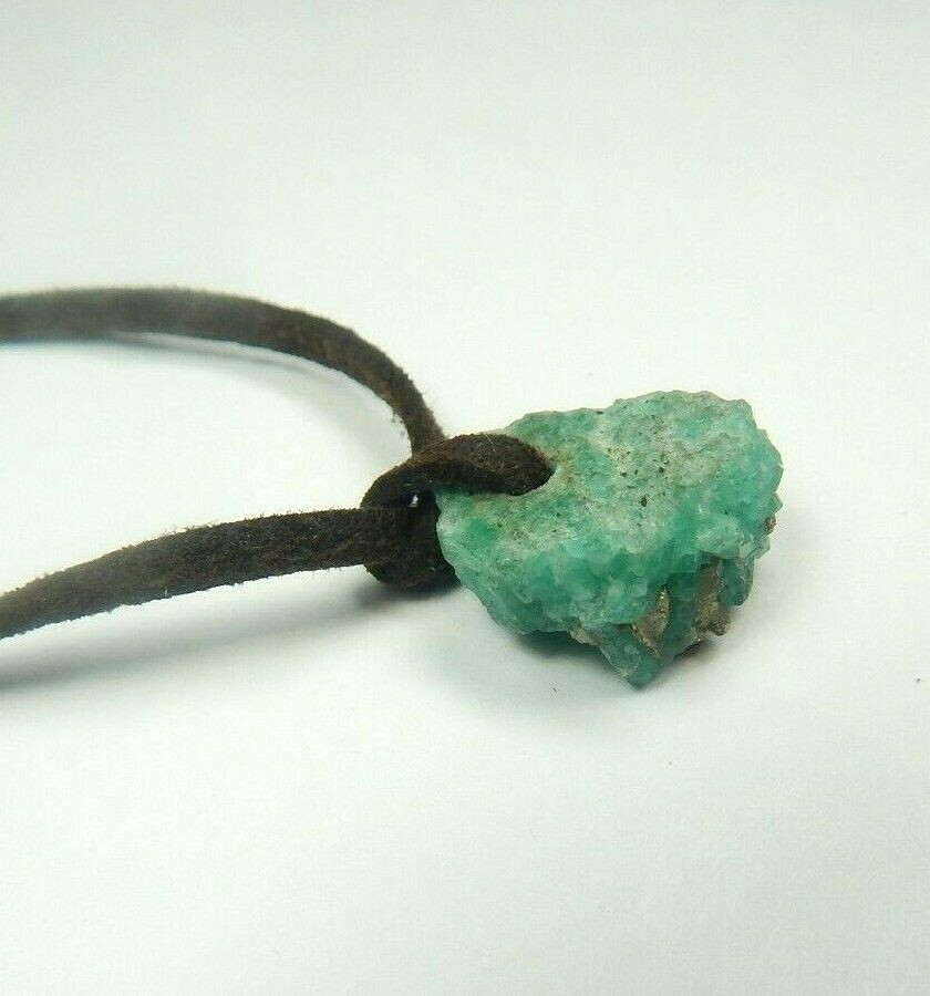 Colombian Emerald Rock with crystals 15.00 Cts Mineral Beryl Cow Leather Muzo Mi