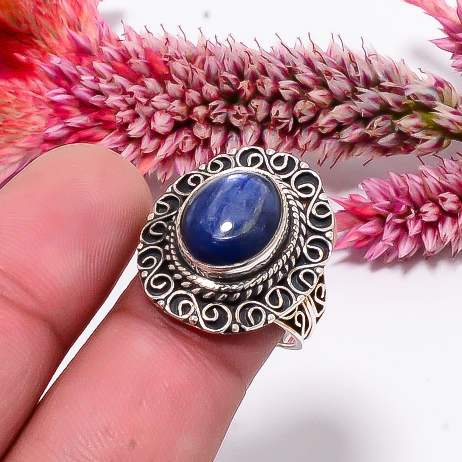Kyanite – Nepal Fine Art Oxidised 925 Sterling Silver Ring S.8 R115532
