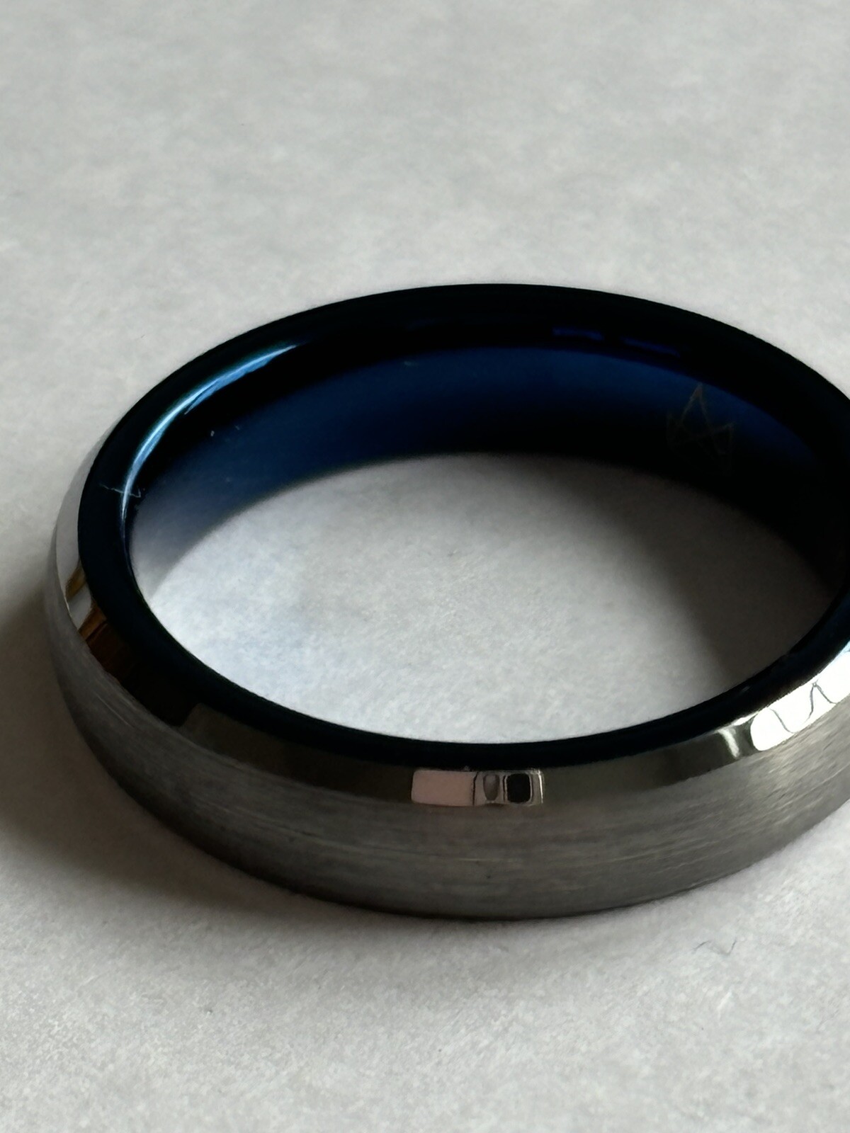 Stainless steel ring / size 4 / dark gray to black on outside /blue on inside