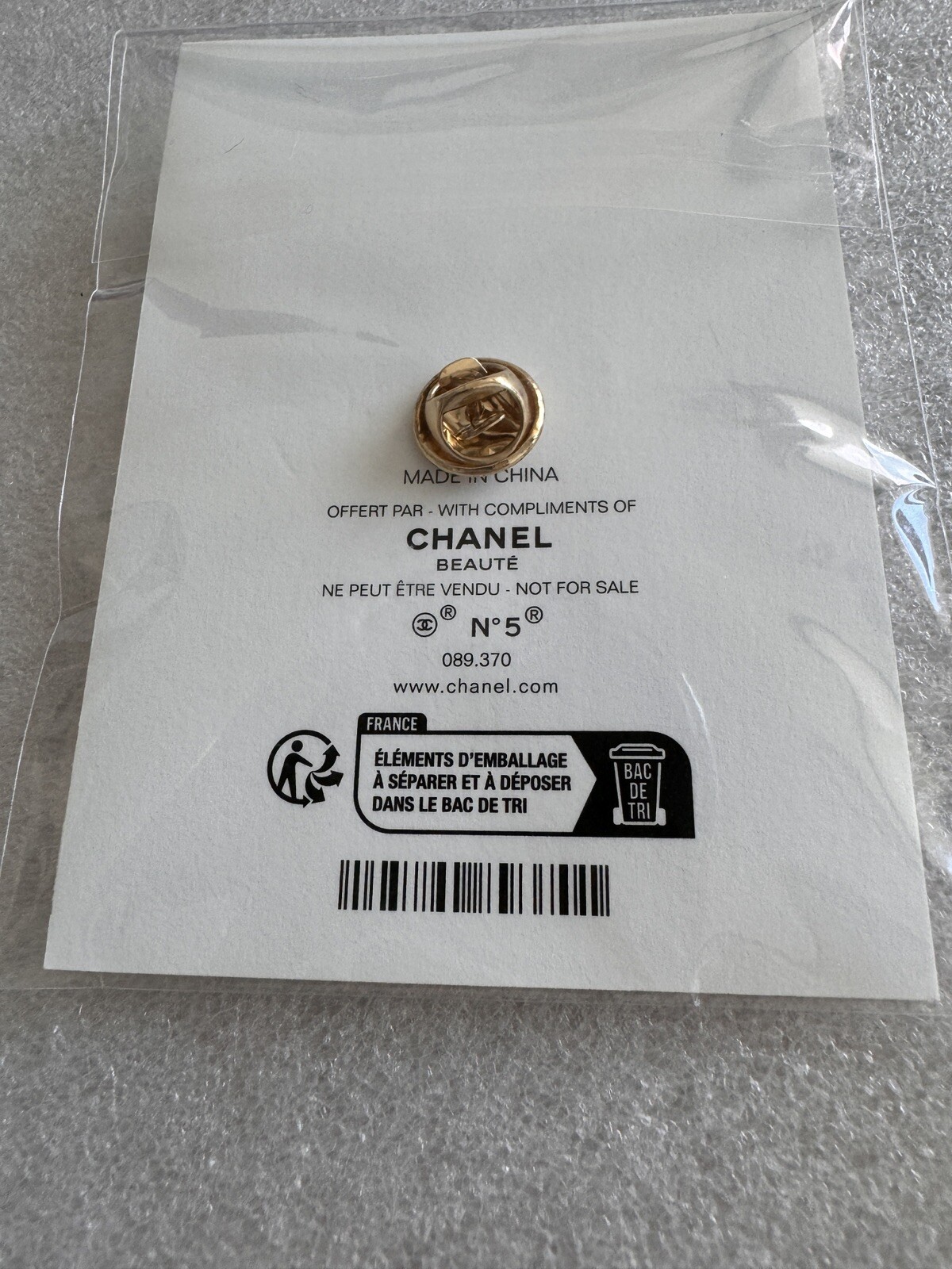 Chanel Beauté N.5 Chanel small golden brooch. Brand New. Great Collection 🥰😍