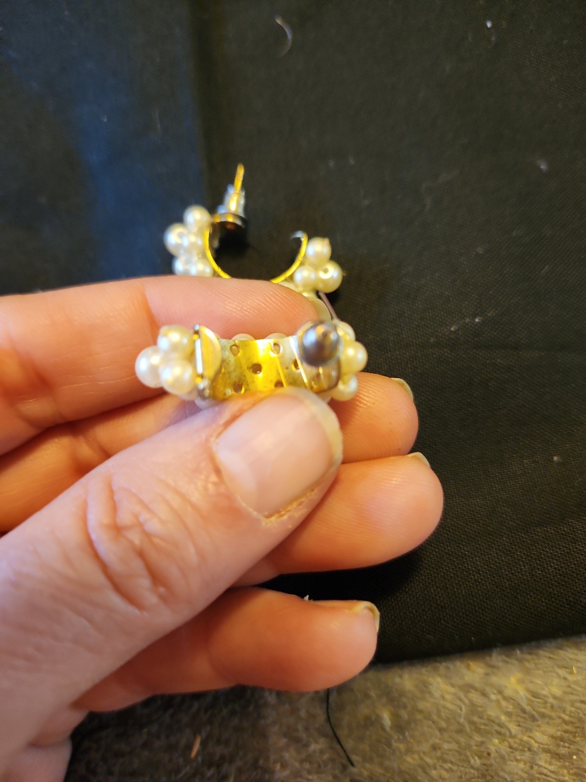 Sauce pearl cluster c shaped hoop earrings,