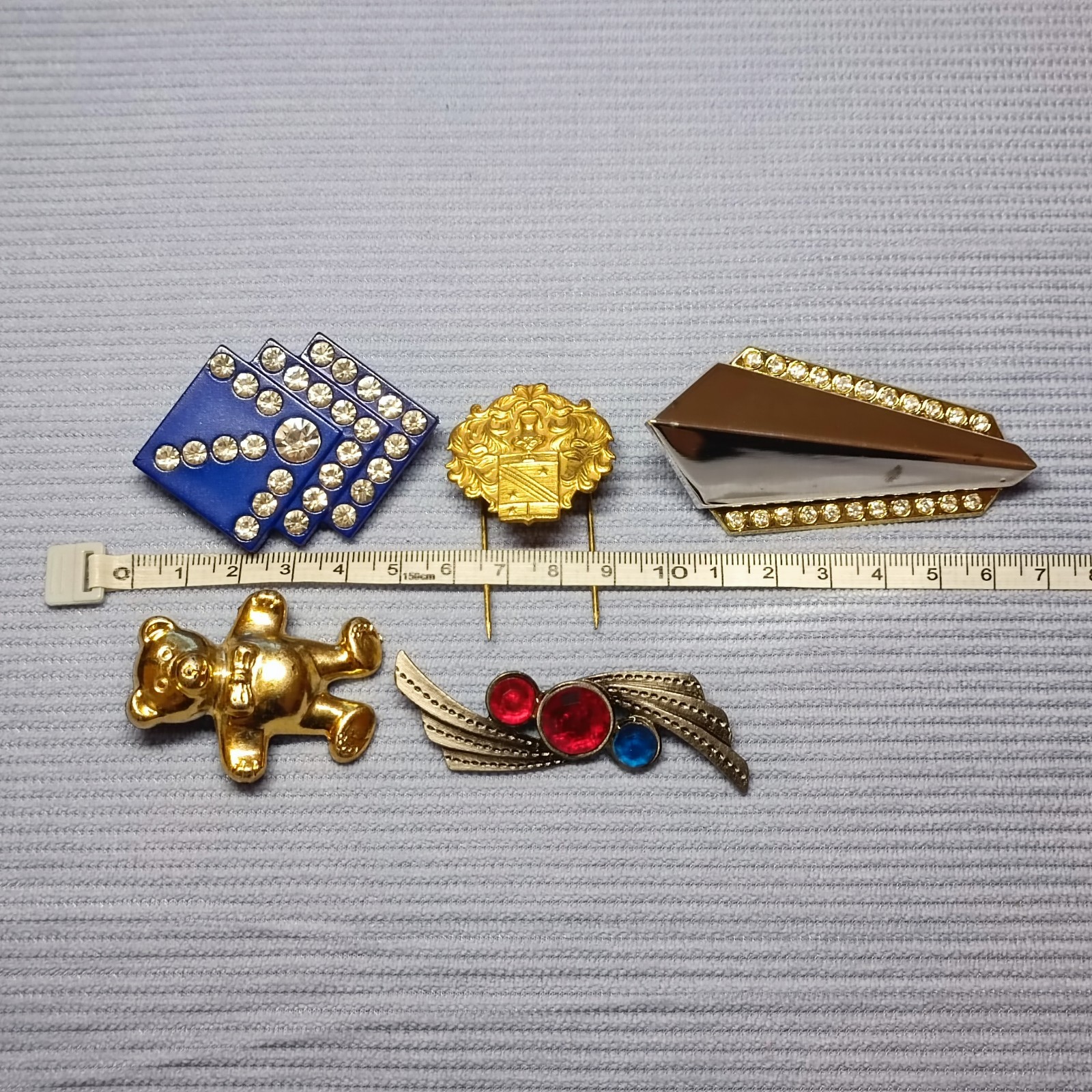 Super price! Set of 10 Brooches – Vintage