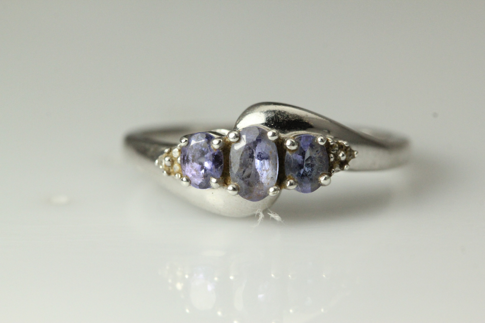 925 Sterling Silver Pale Blue Stones Size 7 Ring 2.4 Grams (RIN7138)