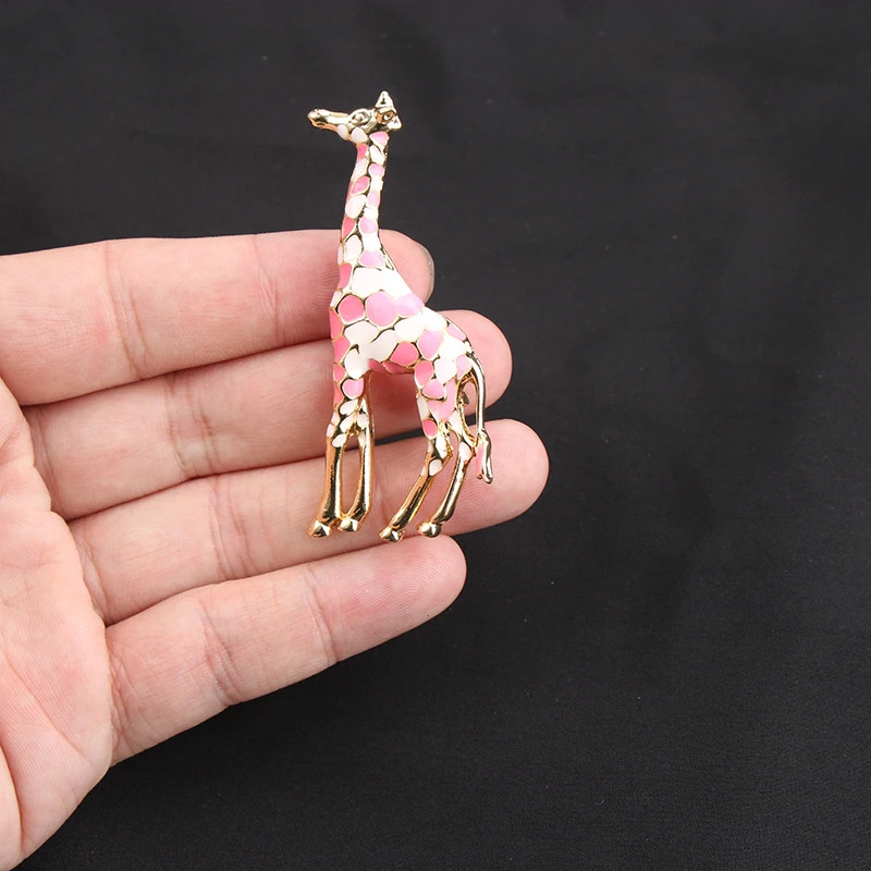 Women Men Unisex Giraffe Lover Brooch Fashion Animal Pins Badge Jewelry
