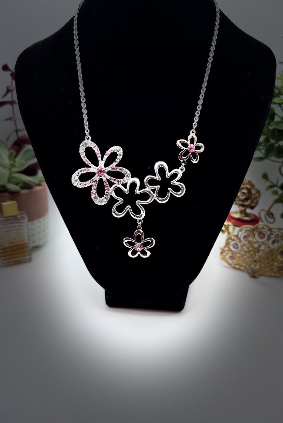 SAQ Silver And Copper Tone Flowers Designed Whit Rhinestone- Cute Necklace