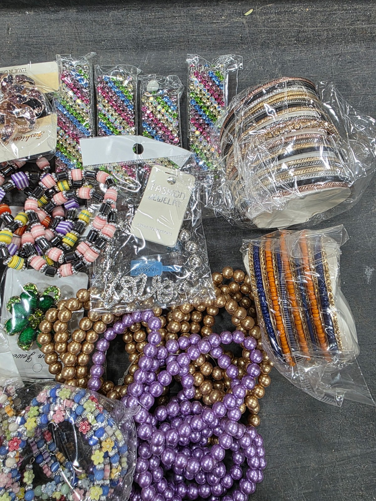 fashion jewelry lots wholesale 101 Pieces. See Description. Ship From Arizona