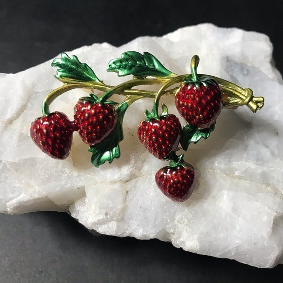 Strawberry jewelry brooch pin brand new