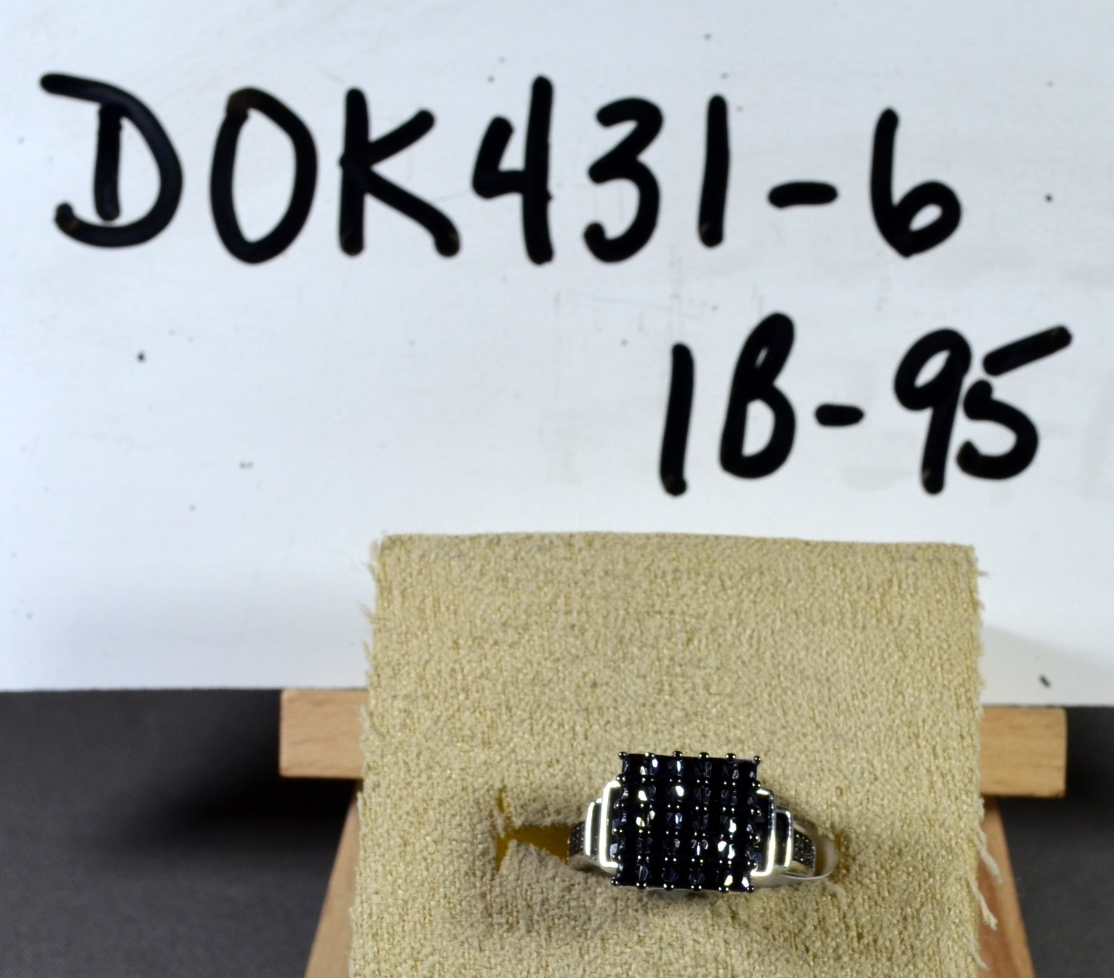 BLACK SPINEL-BLACK SPINEL ACCENTS-SIGNET STYLE-RING SIZE 6-RHODIUM/STER SILVER