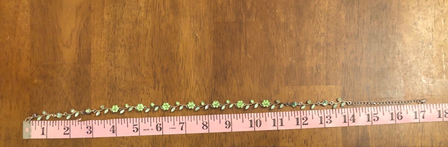 Silver Tone Necklace & Pierced Earring Set With Green Flowers 14-17 In (Read) T1
