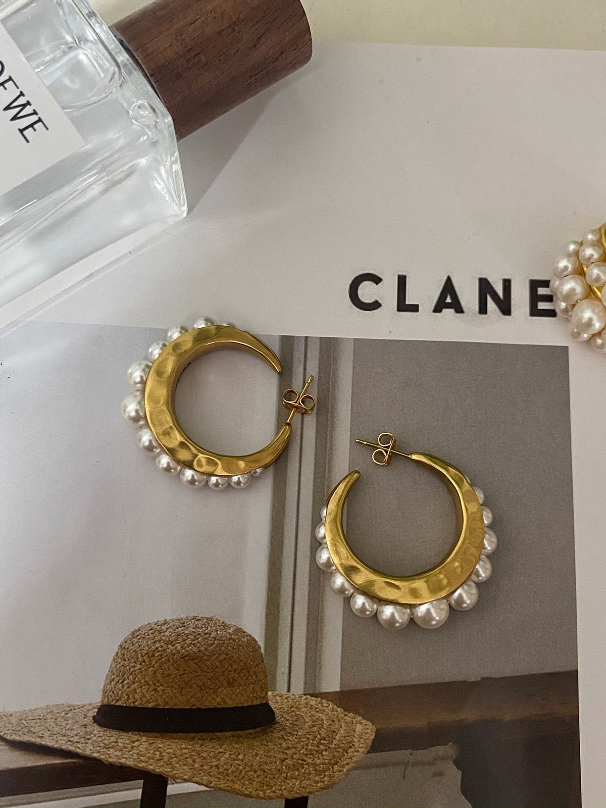 Goossens Retro Classic Charm Gold Plated C-shaped Natural Baroque Pearl Earrings