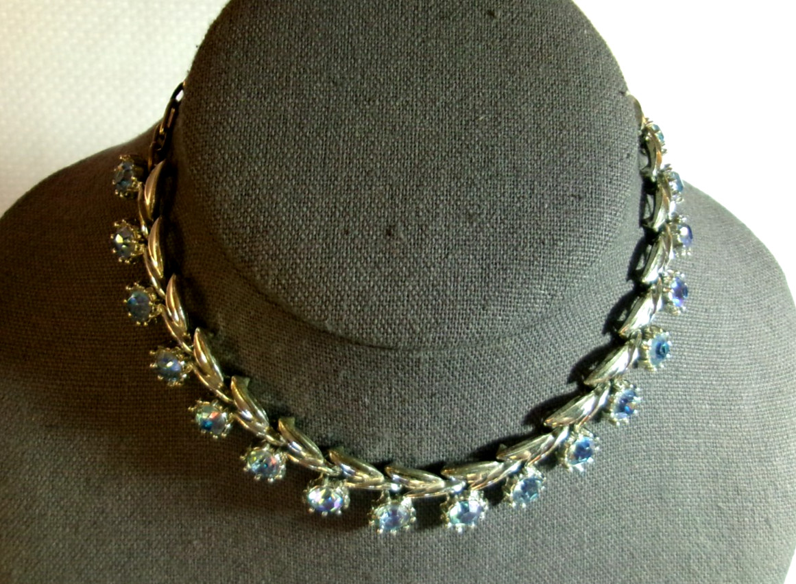 VINTAGE UNSIGNED CHOKER NECKLACE W/BLUE AB STONE STATIONS ALL SILVERTONE