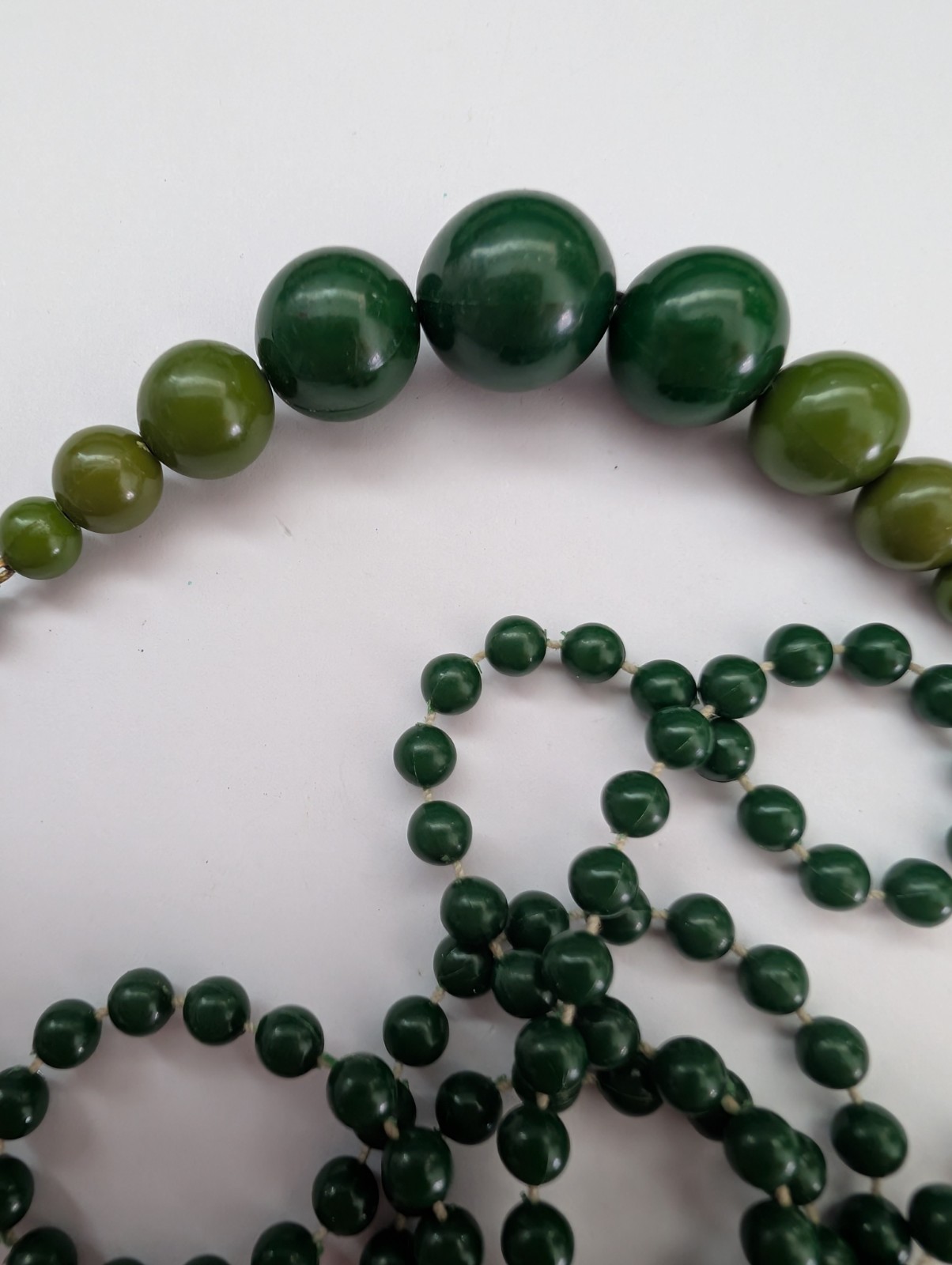 Long single strand green prominent graduated focal statement beaded necklace