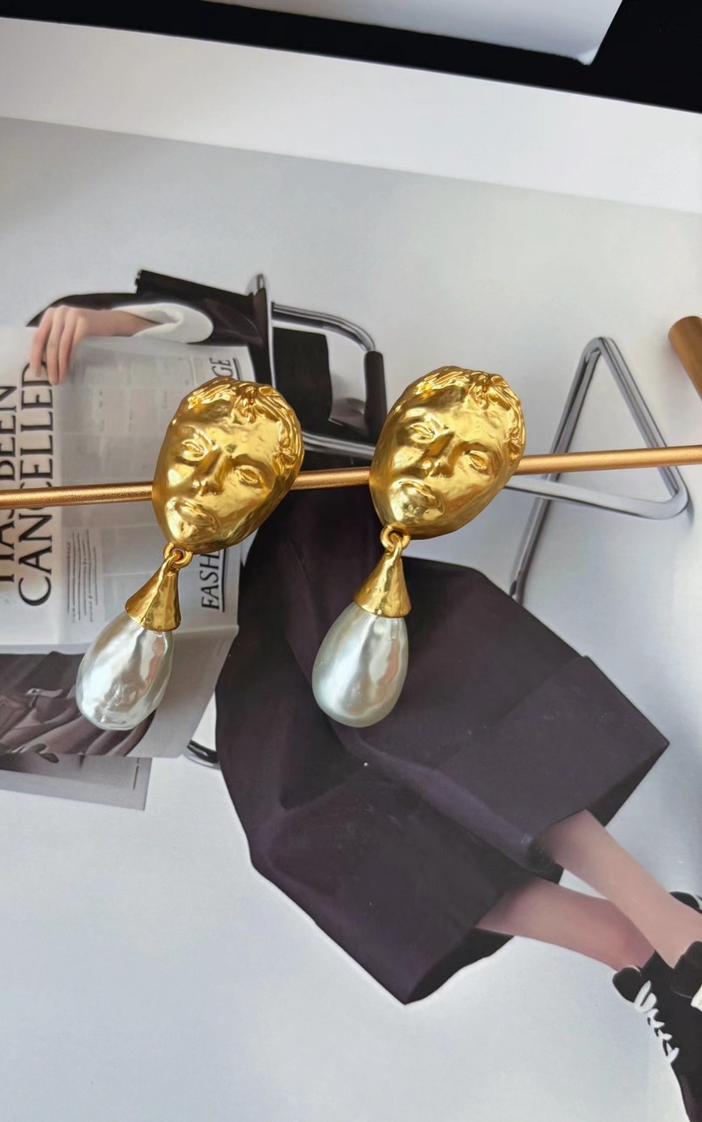 AUTHENTIC Super High Quality Schiaparelli Facial Sculpture Pearl Gold Earrings