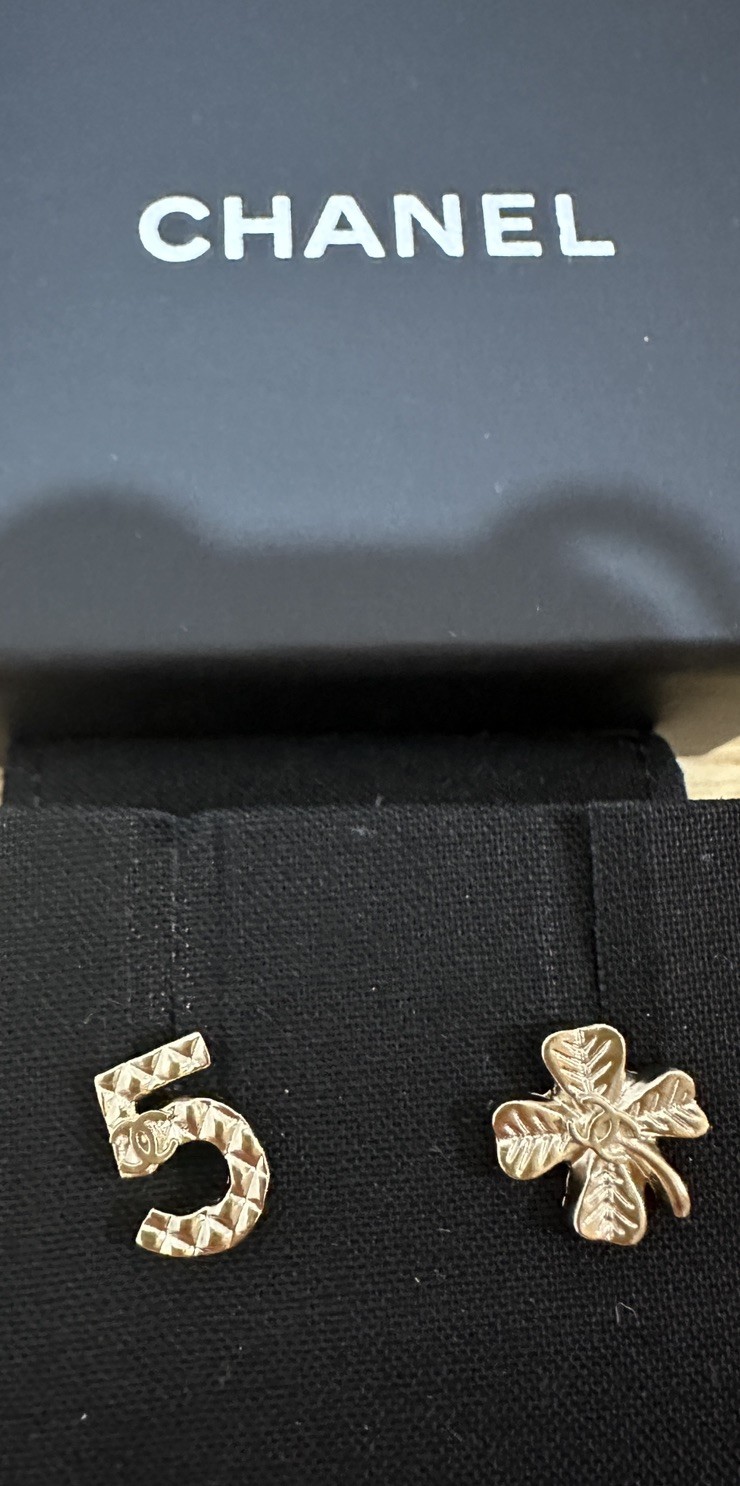 CHANEL NO.5 and Flower Studs Gold-Tone Hardware NEW Authentic
