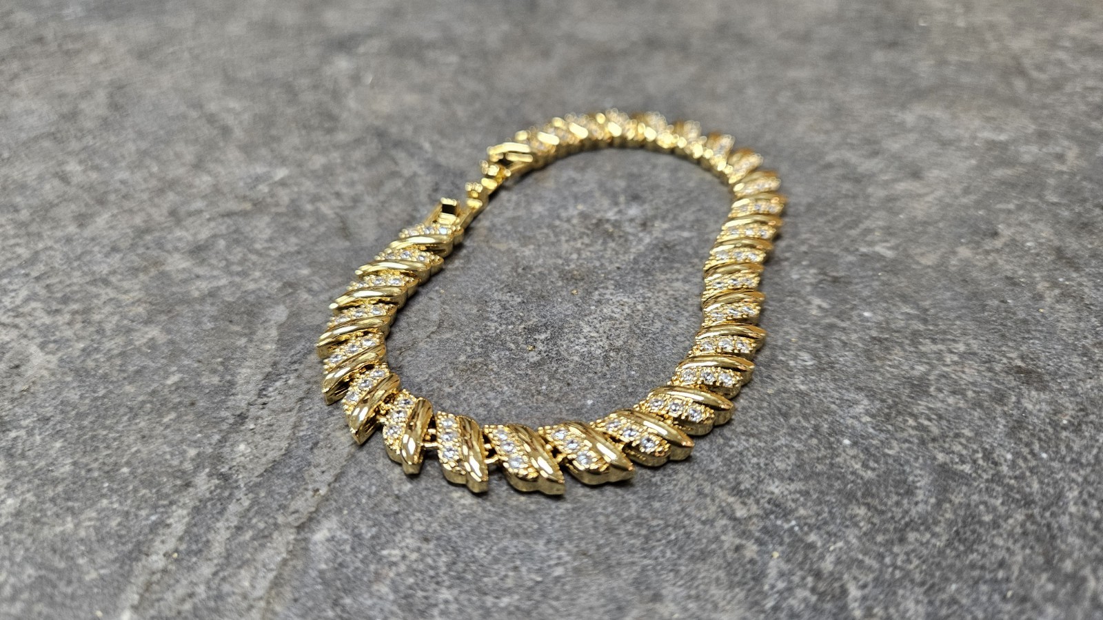 NWOT 18K Gold plated and rhinestone Tennis Bracelet