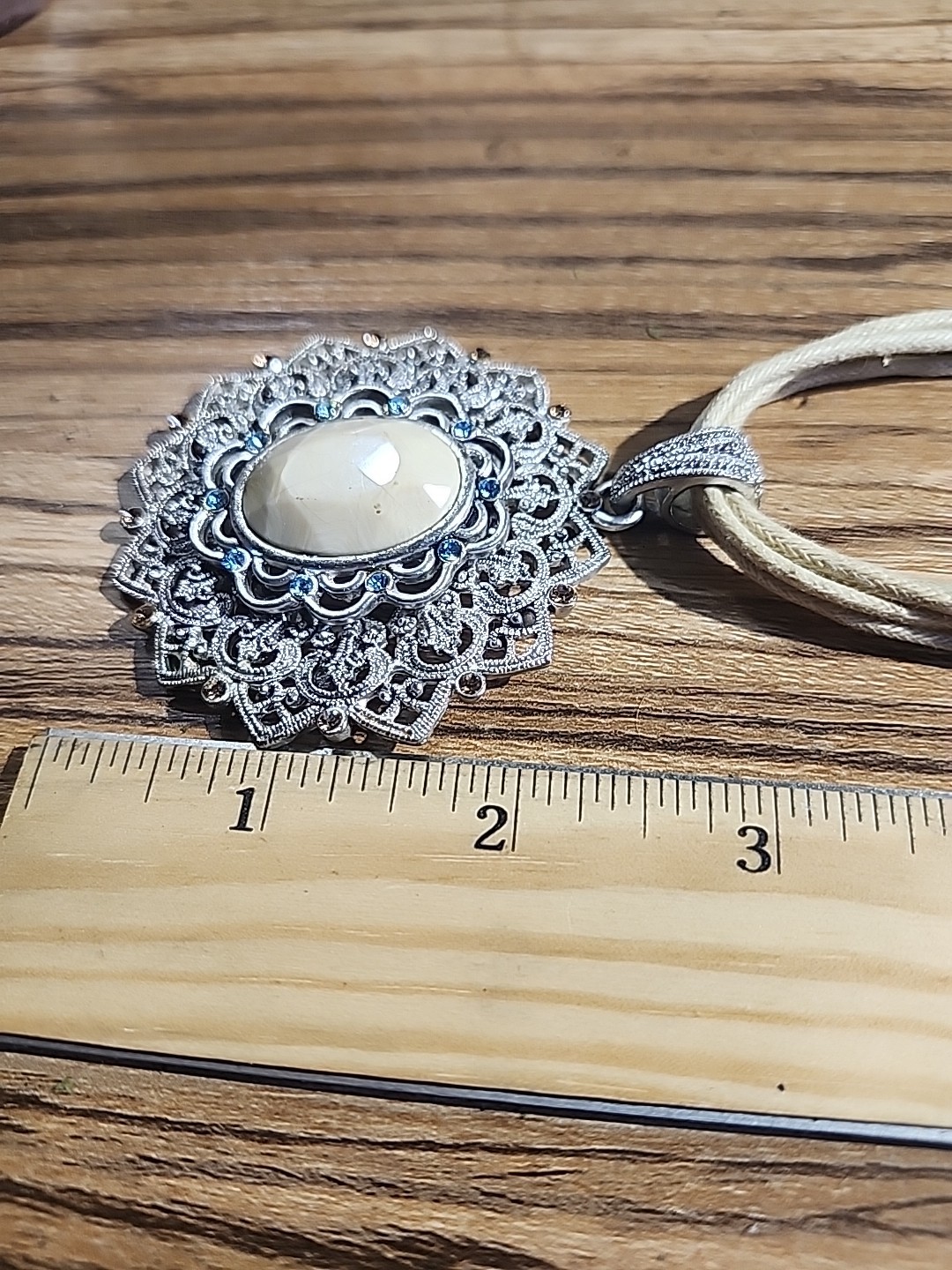 Cream and Silver Tone NecklaceJewelry Set LOT of 2