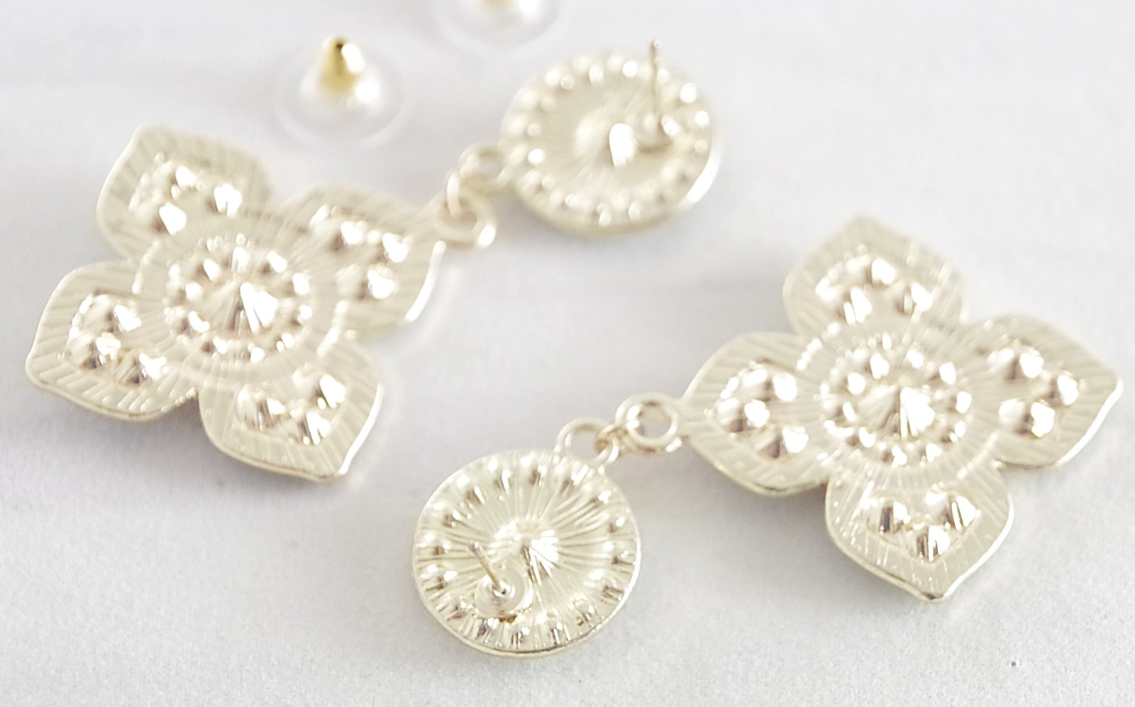 BETSEY JOHNSON BOHEMIAN/ BOHO FLOWER MEDALLION RHINESTONE BEAD DANGLE EARRINGS