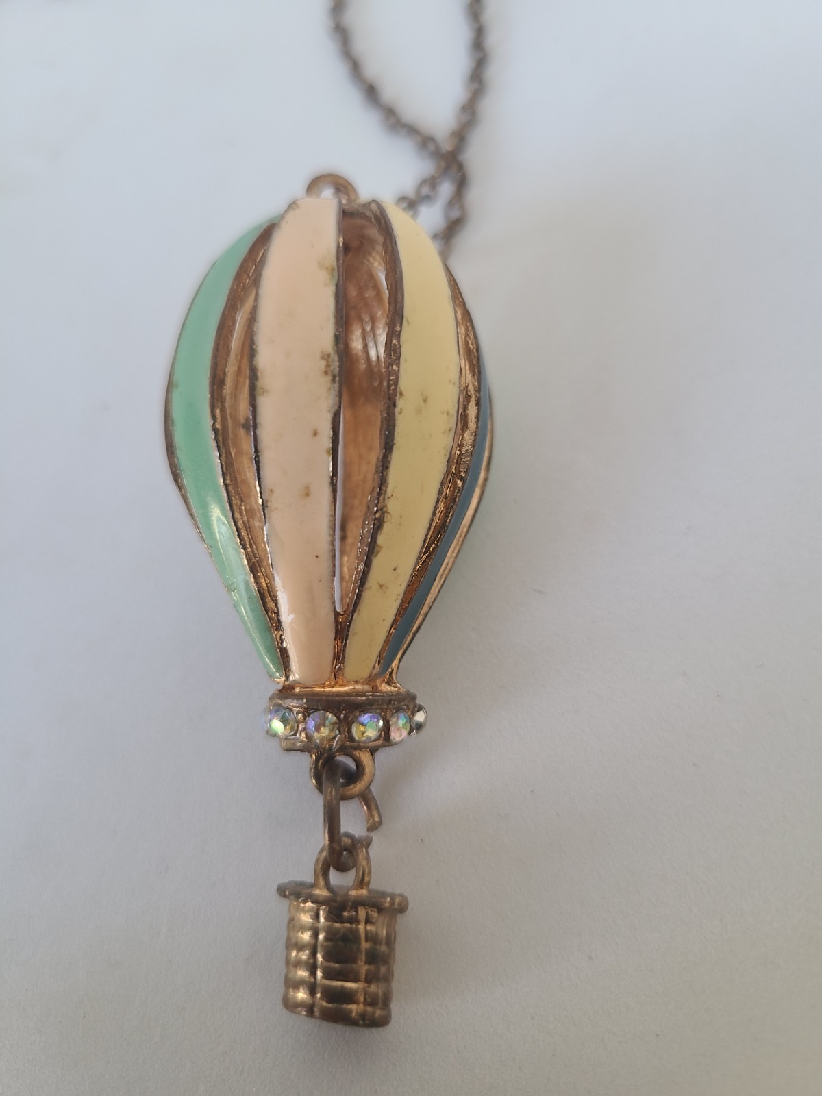 Vintage Gold Tone Enamel Metal Hot Air Ballon Pendant Necklace Rhinestones 15″