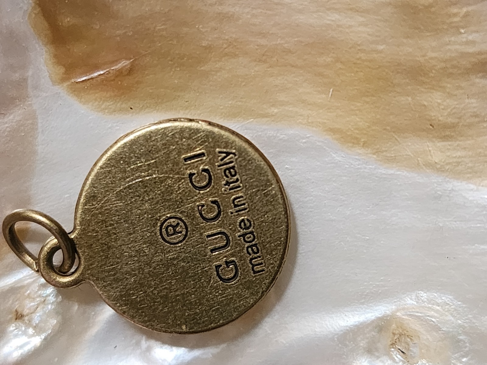 GUCCI Bee Charm Pendant Yellow Enamel Round Signed Yellow Gold Made Italy