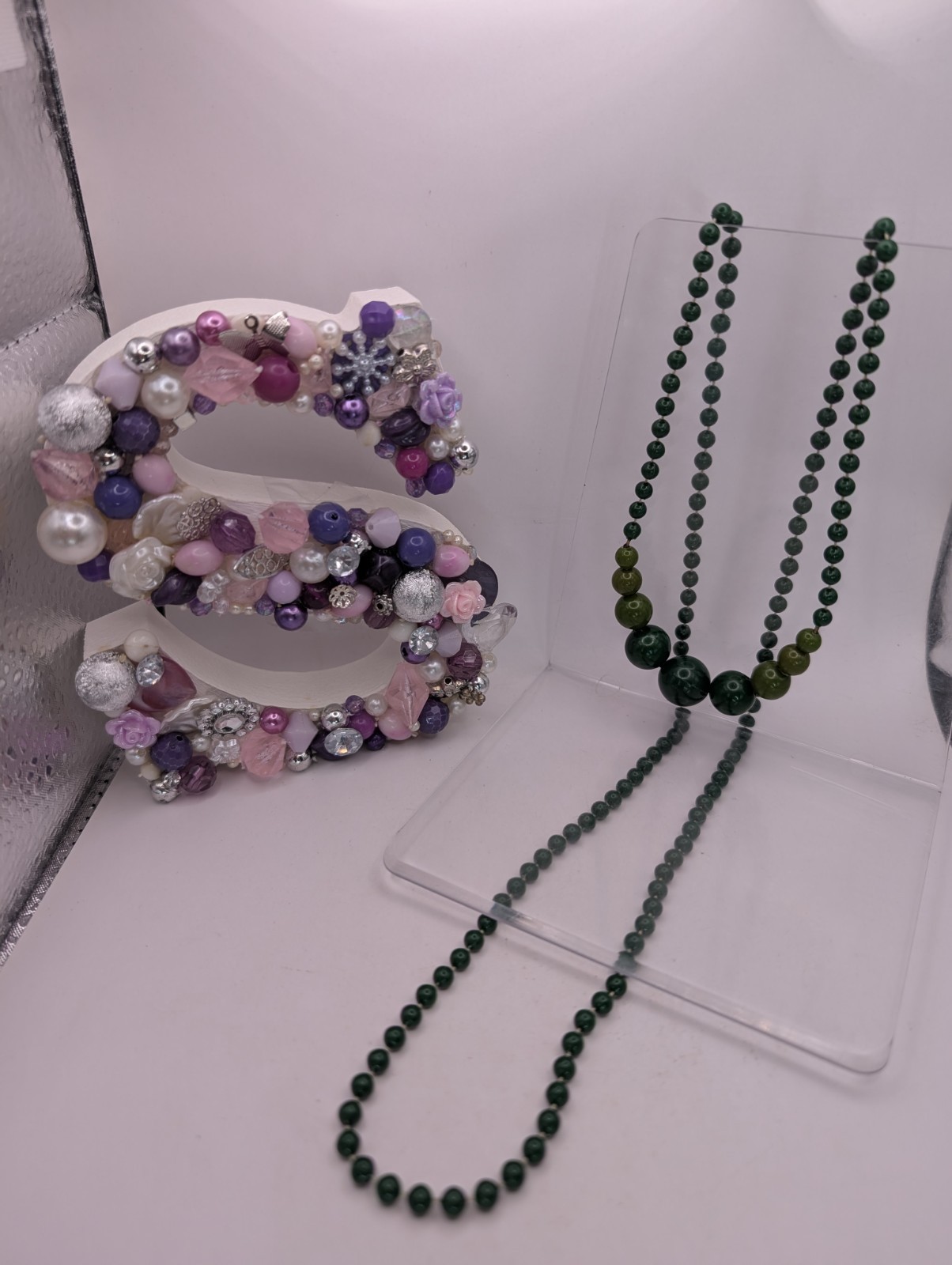 Long single strand green prominent graduated focal statement beaded necklace