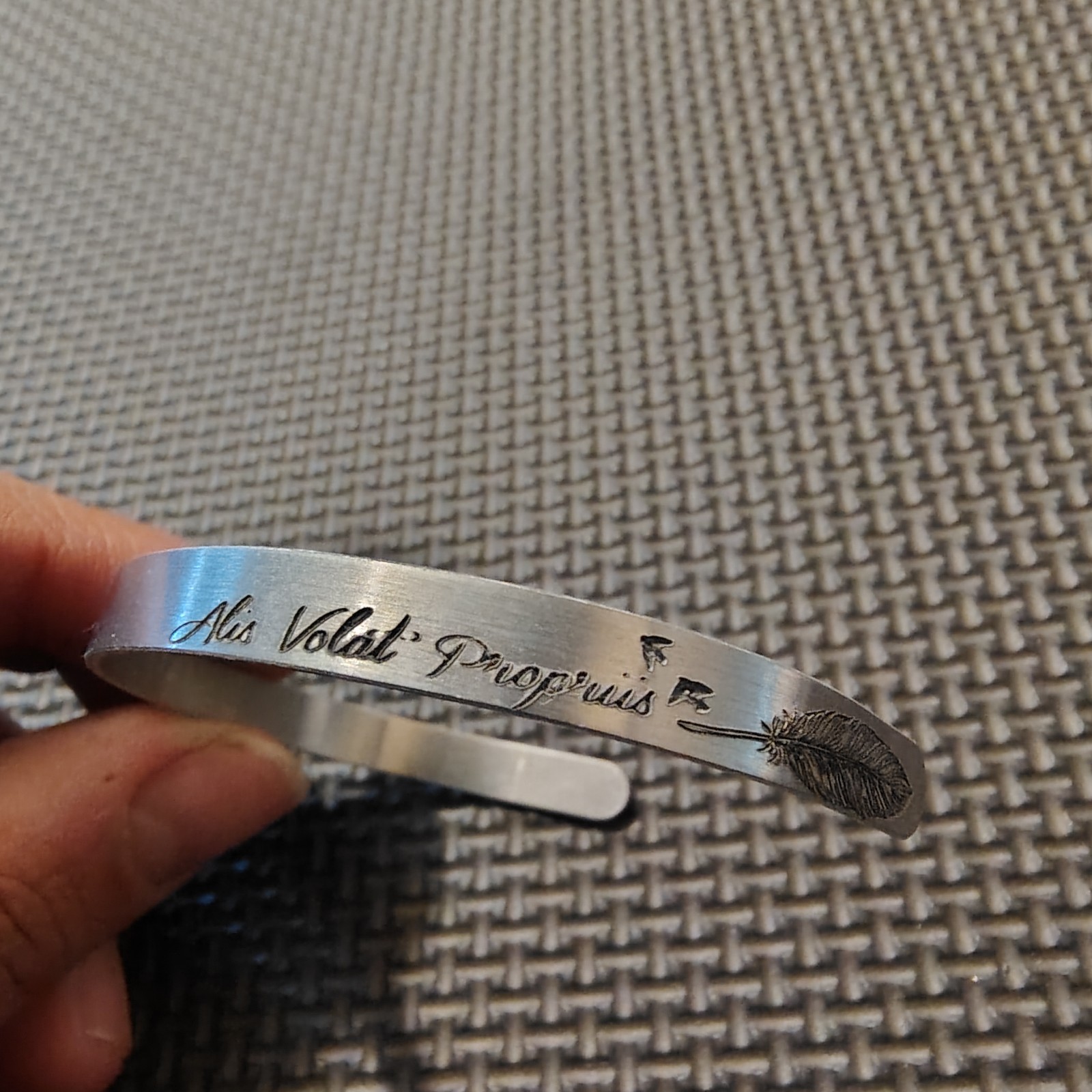 HANDMADE CUSTOM Aluminum Alis Volat Propriis Engraved Cuff Bangle Bracelet 6mm