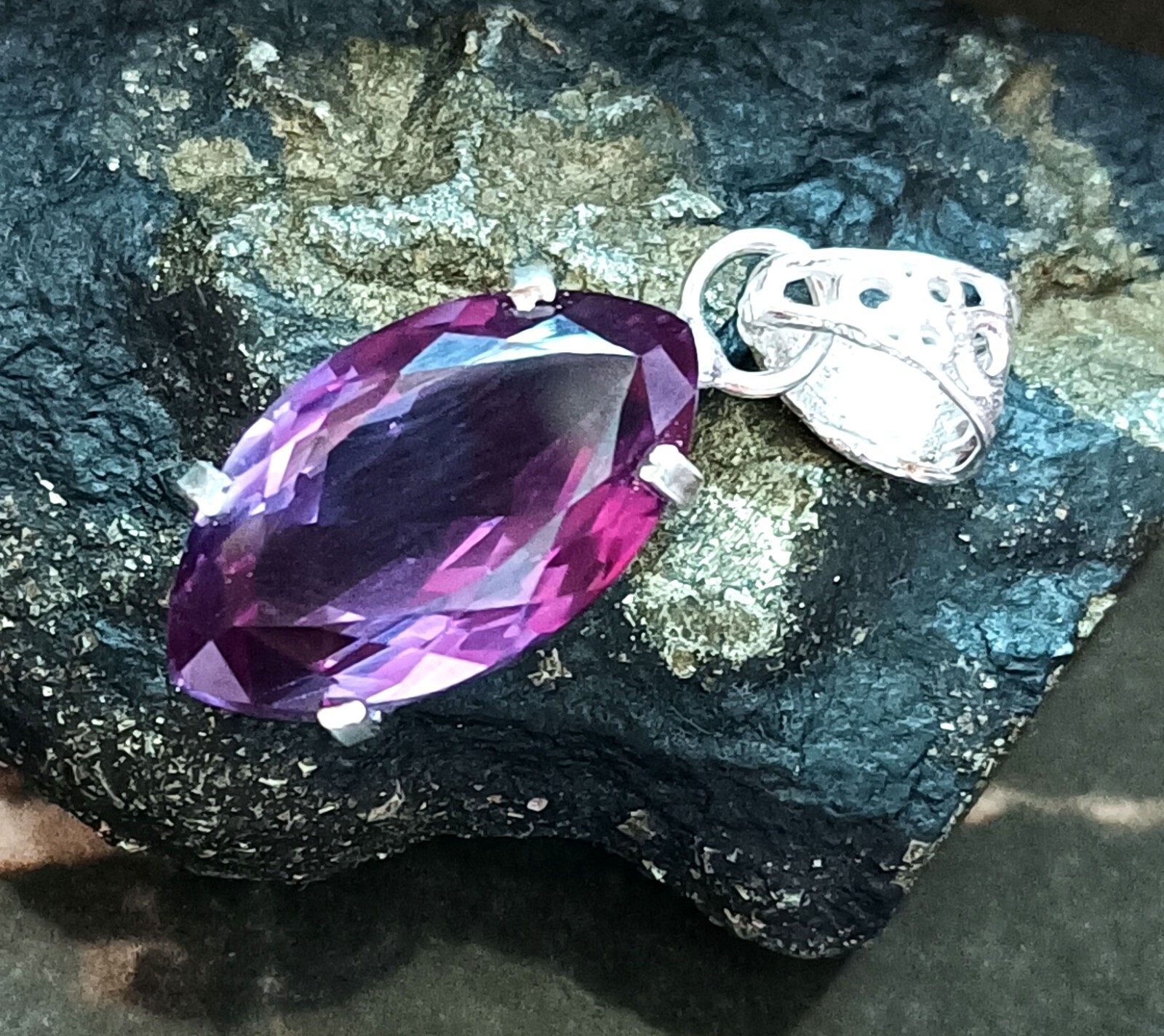 Natural Alexandrite Pendant Bi-Color Gemston,925 Sterling Silver Pendant 38.40Ct